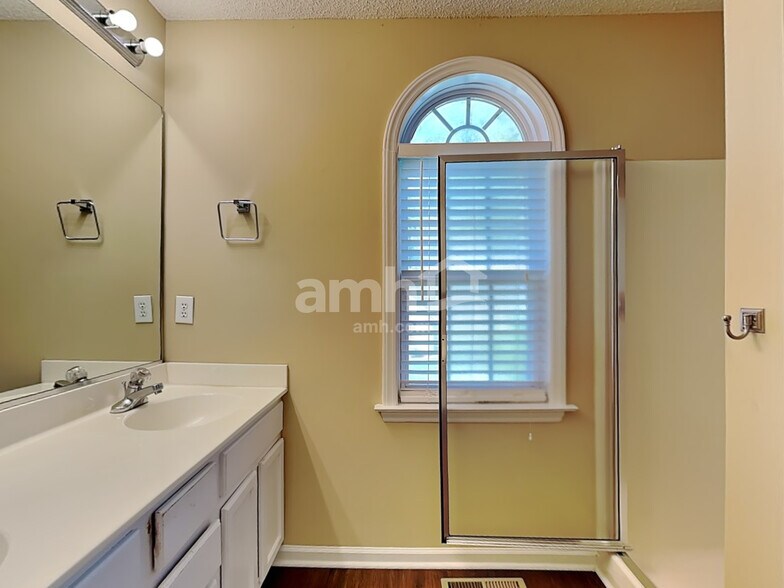 Building Photo - 1621 Harper Spring Dr