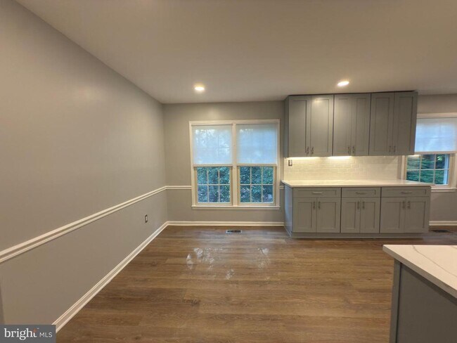 Building Photo - 3945 Wilcoxson Dr