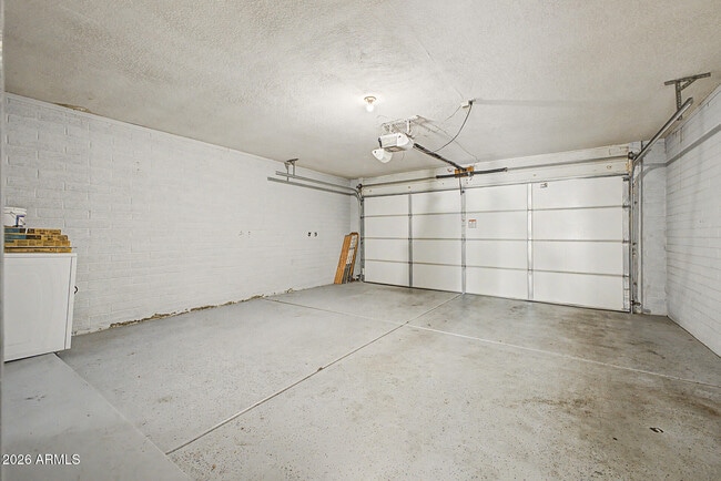 Building Photo - 5731 E Marilyn Rd
