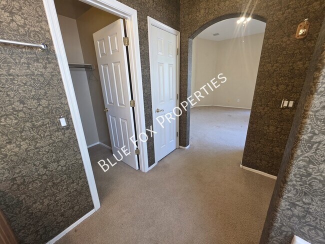 Building Photo - 6078 N Panorama Park Dr