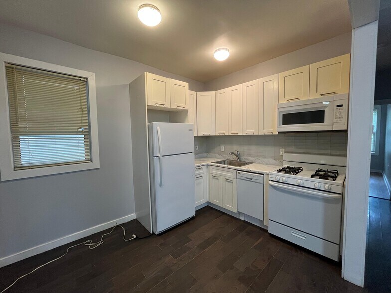 Building Photo - 29 Bartholdi Ave