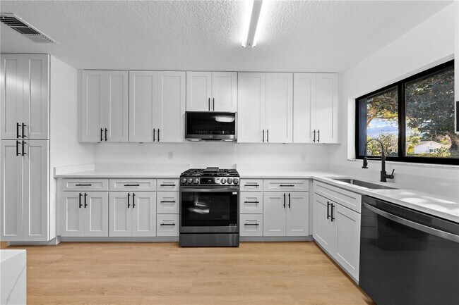 Building Photo - 5003 Gardengate Ln