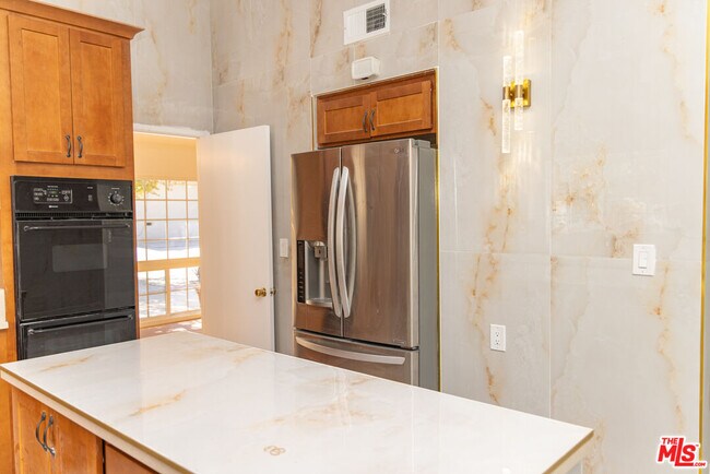 Building Photo - 24316 Burbank Blvd