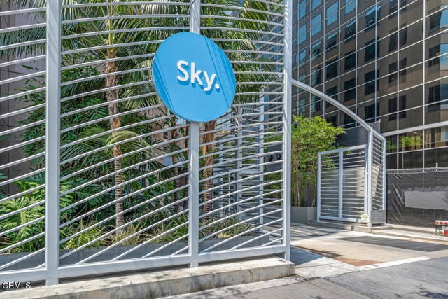 Building Photo - 801 S Grand Ave