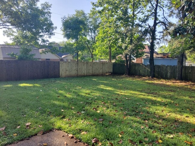 Building Photo - 7643 Ivy Hollow Dr