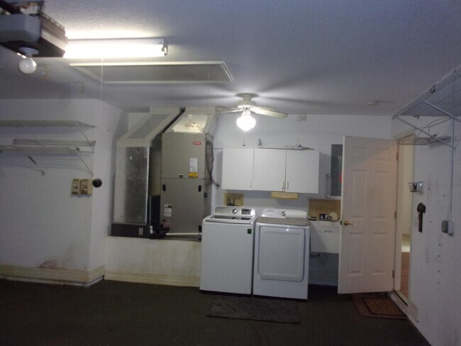 Building Photo - 512 Boxwood Pl