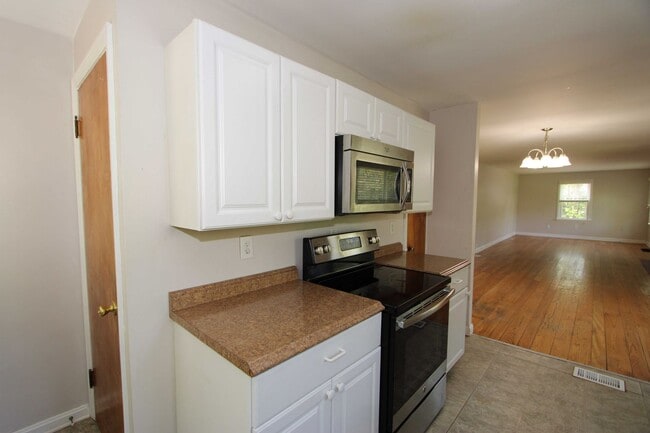 Building Photo - 3 Bed 1 Bath House