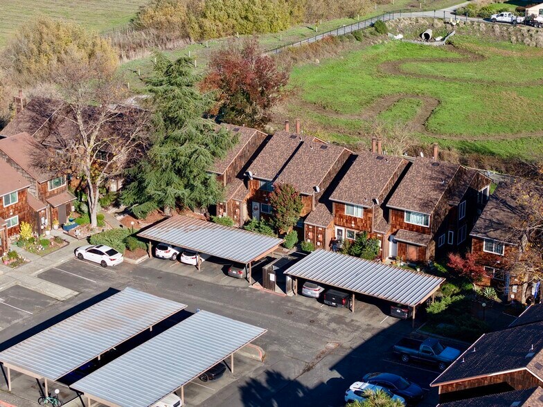 Building Photo - 1460 Parkway Dr