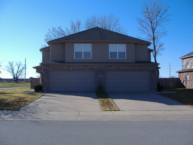 Primary Photo - ***898 Oakwood***