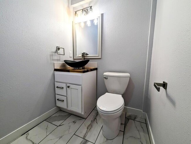 Building Photo - 413 Jefferson St