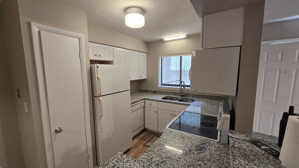 Kitchen - 4226 SW 69th Ter