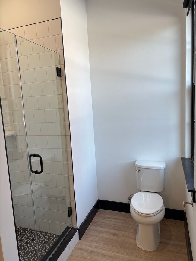 Building Photo - Comfort Meets Convenience – 2-Bedroom Apar...