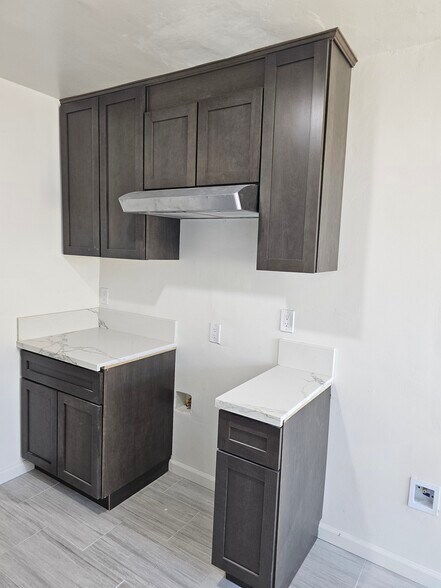 Building Photo - 14626 S Budlong Ave