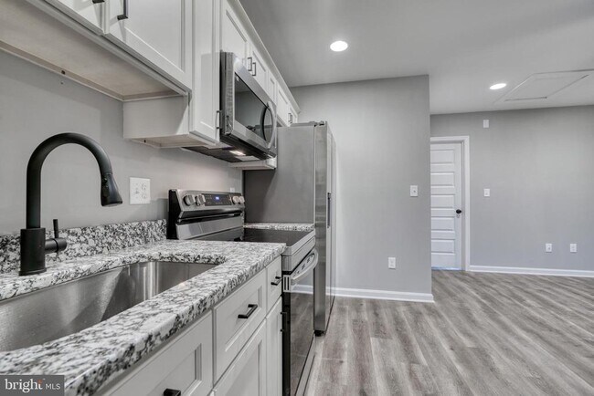 Building Photo - 6722 Brentwood Ave