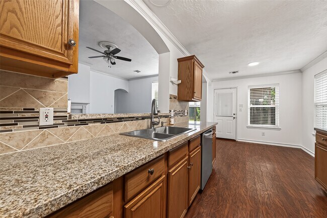 Building Photo - 9323 Eaglewood Shadows Ct