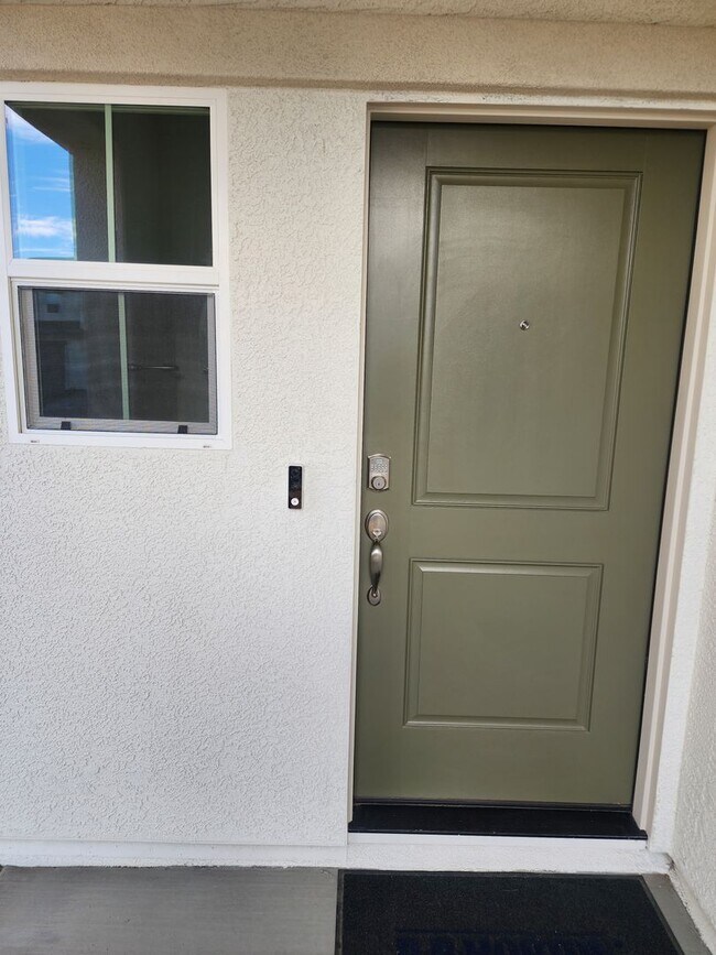 Building Photo - BRAND NEW 4 BEDROOM