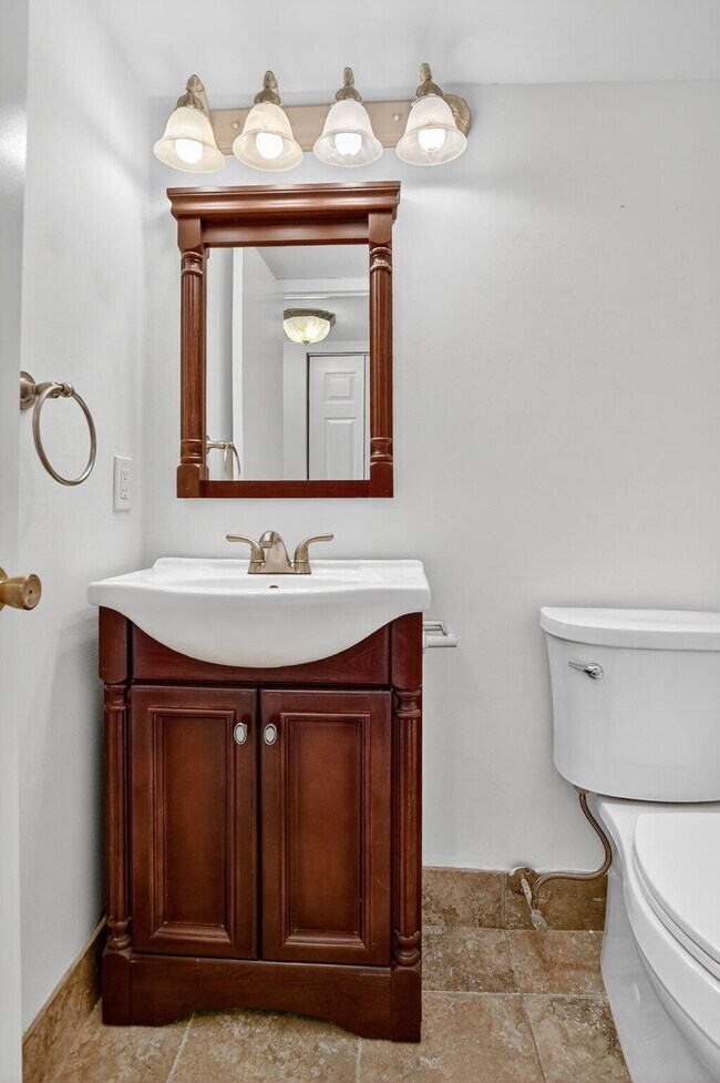 Building Photo - 177 Fanshaw E