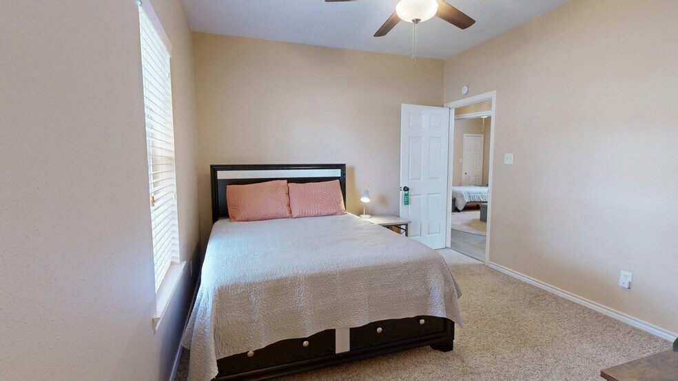 Building Photo - 602 Townplace Dr