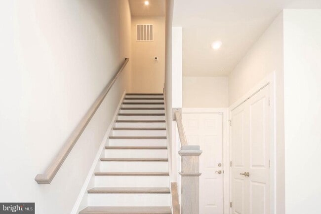 Building Photo - 5610 Alpha Rdg Ave
