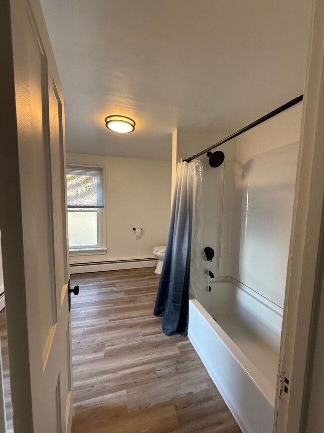 Building Photo - Cozy & Quiet Home in Glen Rock