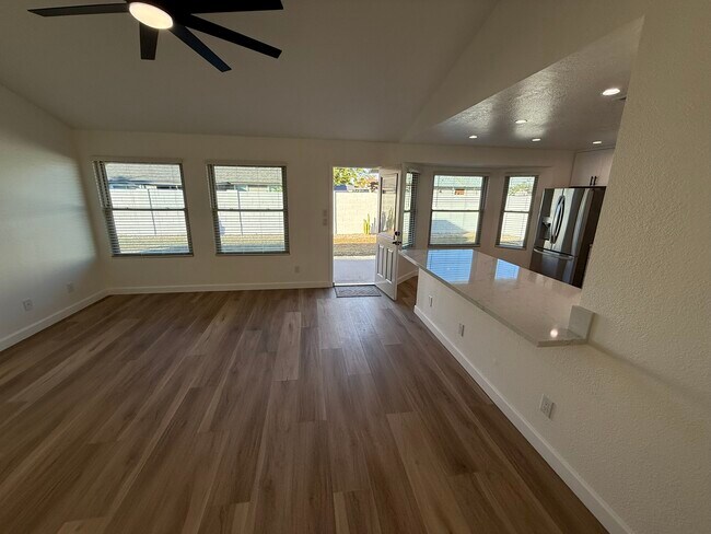 Building Photo - 3624 W Elgin St