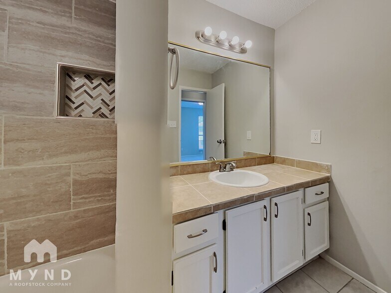 Building Photo - 10826 Riana Dr