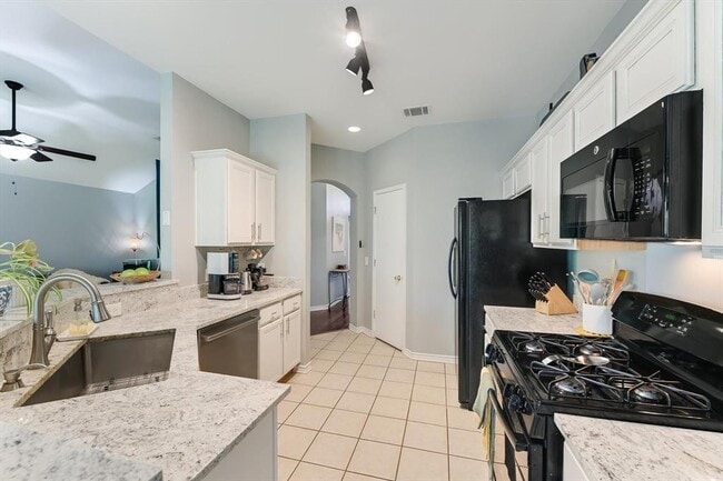 Building Photo - 802 Lantana Dr