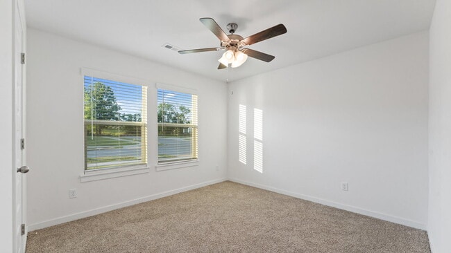 Building Photo - "Bright 4-Bedroom Haven with Scenic Views ...