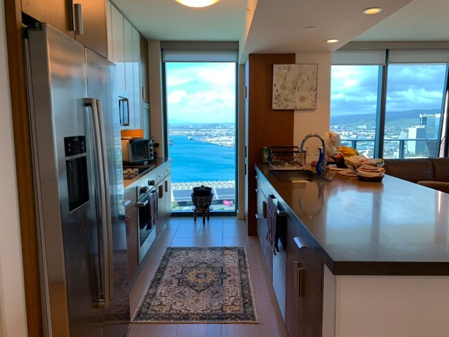 Building Photo - Fully Furnished 3 BR/2 BA/1 Parking on Hig...
