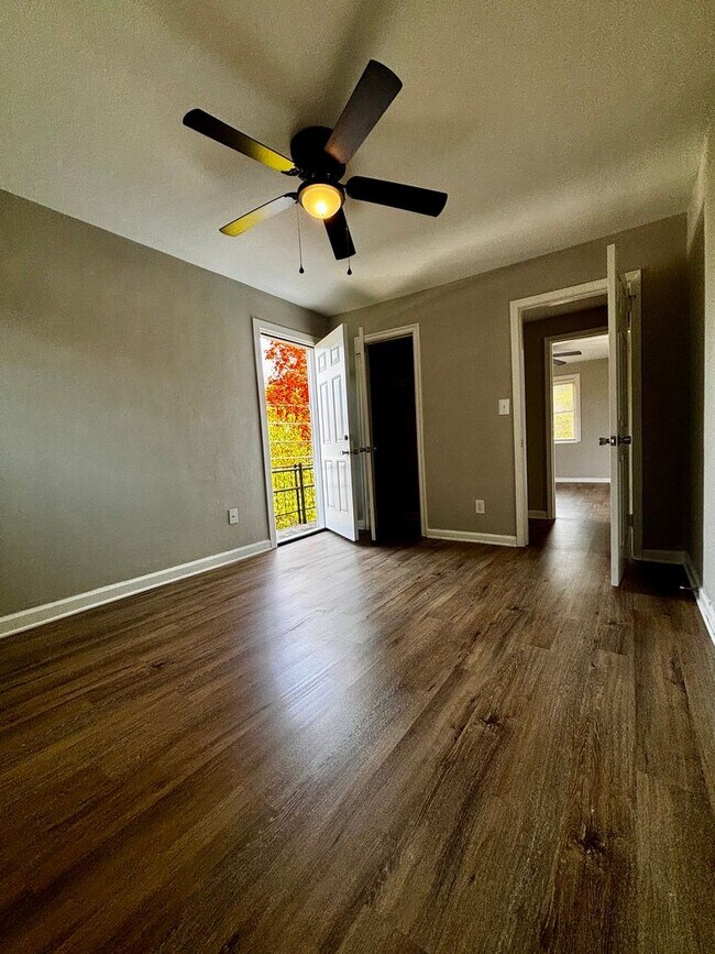 Building Photo - Newly Renovated 2 bedroom in Fairborn! Clo...