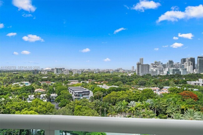 Building Photo - 2127 Brickell Ave