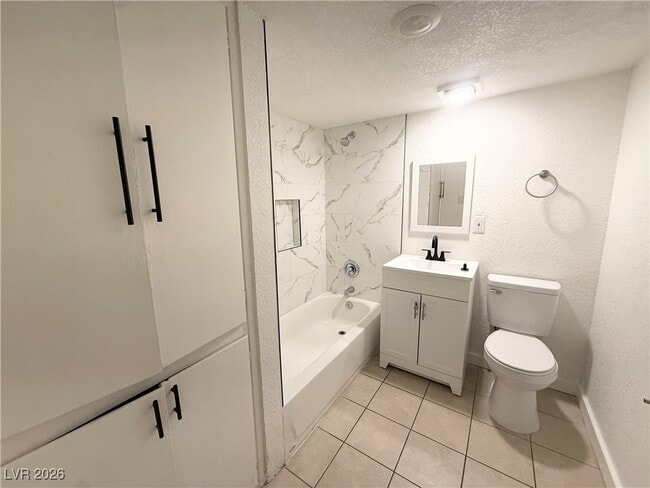 Building Photo - 2030 Sunrise Ave