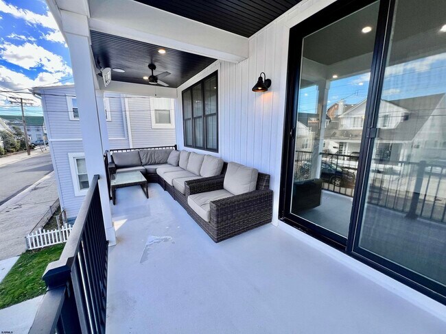 Building Photo - 16 A S Fredericksburg Ave