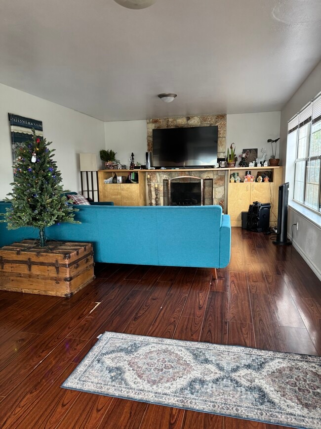 Building Photo - 791 Moonglow Ave