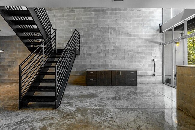 Building Photo - 5008 S MacDill Ave