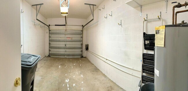 Building Photo - 10253 Vía Hibiscus