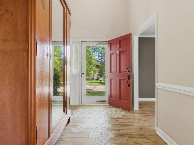 Building Photo - 9437 Fairmead Dr
