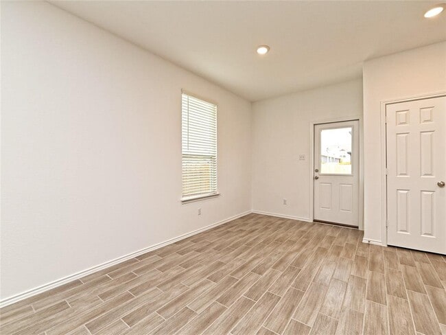 Building Photo - 1625 Holly Lk Dr