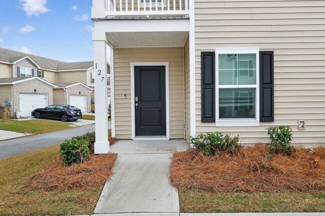 Building Photo - 127 Birch Cir