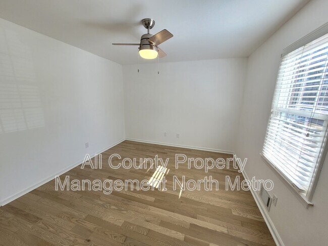 Building Photo - 180 Crestwood Ct