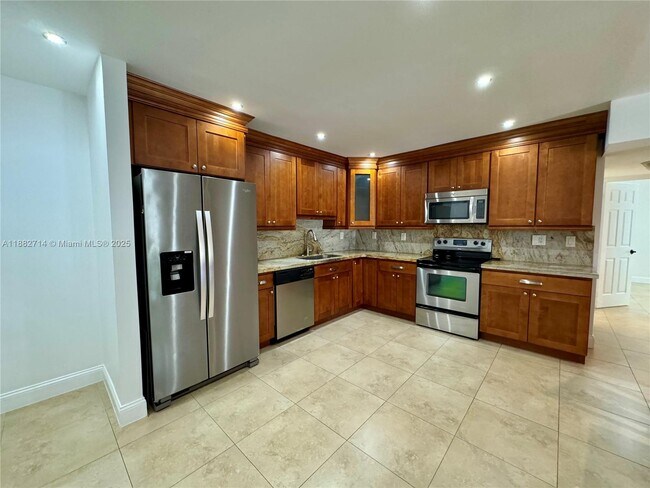 Building Photo - 10768 N Kendall Dr