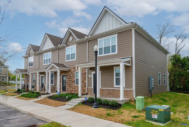 Building Photo - Bright 3-Bed End-Unit Townhome in Cedar Station with Modern Finishes & Private Outdoor Spaces