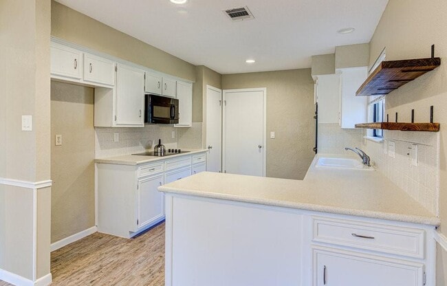 Building Photo - 804 Cielo Dr