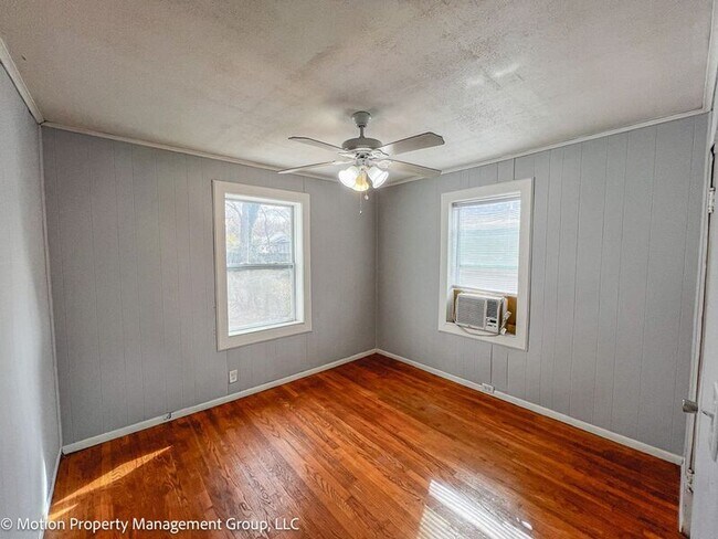 Building Photo - 1814 S Holly St