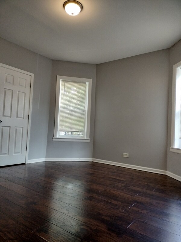 Building Photo - 2525 E 72nd Pl