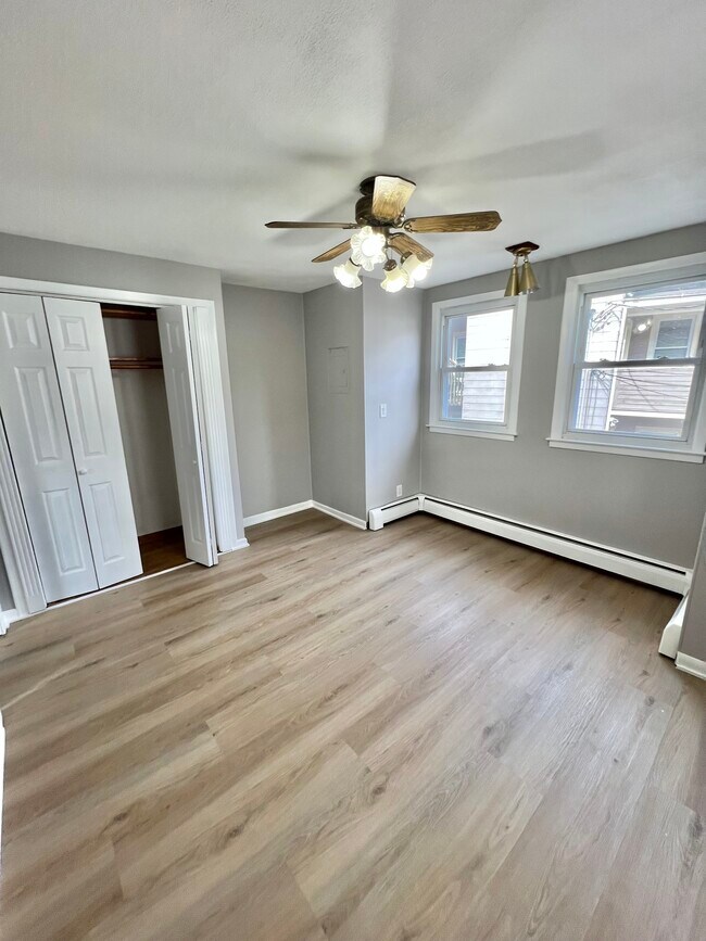 Building Photo - 121 N State St