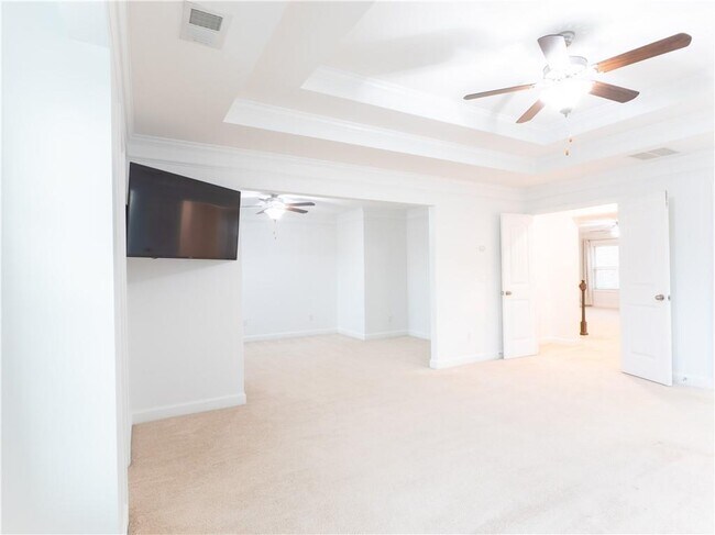 Building Photo - 4865 Alexandria Ave