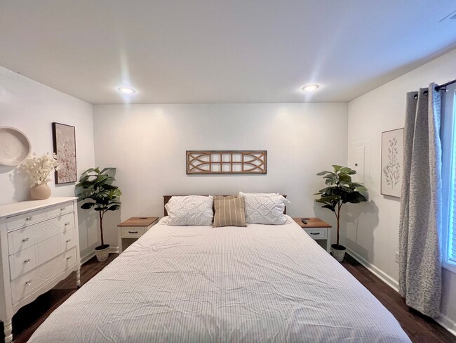 Building Photo - 707 Bagwell Ct