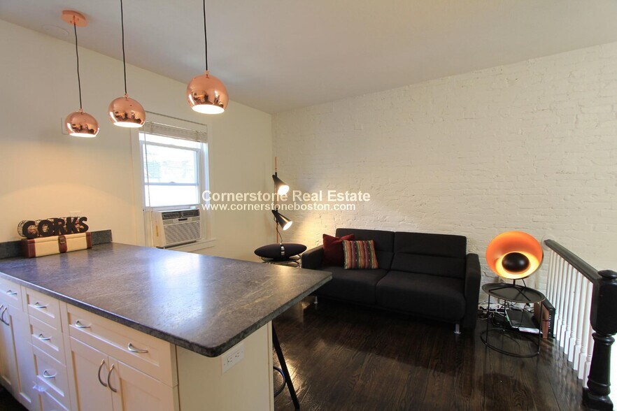 Building Photo - 39 Gray St