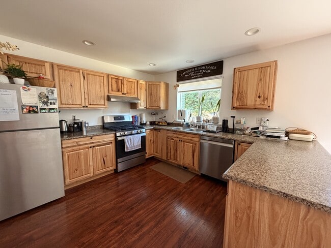 Building Photo - 323 Huppert Ln